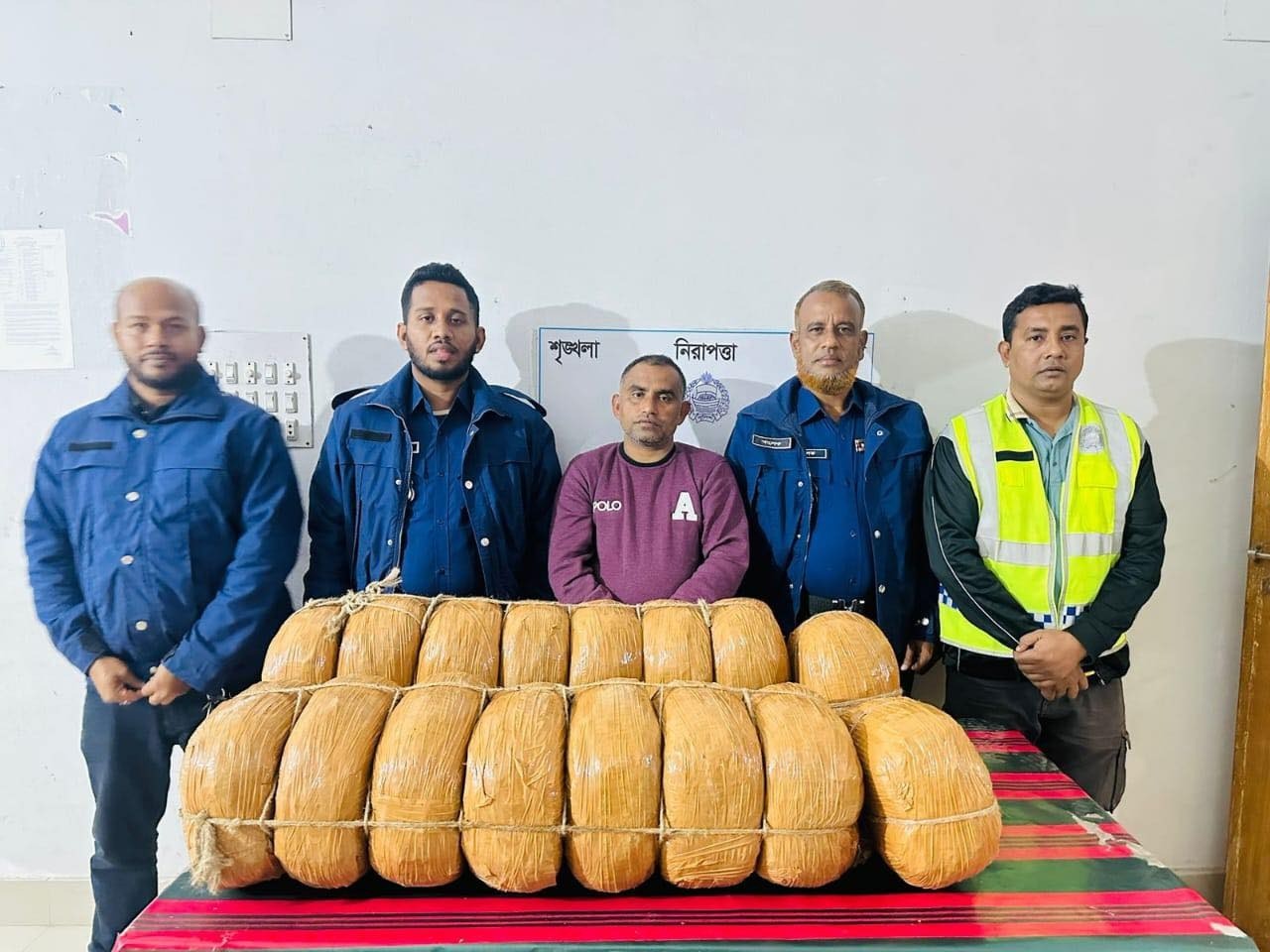 কুমিল্লা বুড়িচংয়ে ৪০ কেজি গাঁজাসহ মাদক ব্যবসায়ী গ্রেফতার